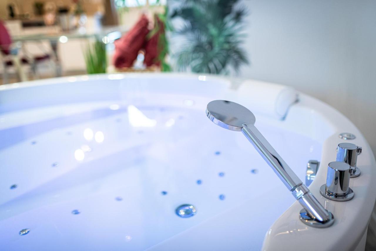 Suite L'Echappee - Maison Romantique - Spa & Sauna Privatif- Pole Dance - Lit Rond Avec Miroir Au Plafond Pezarches Екстер'єр фото